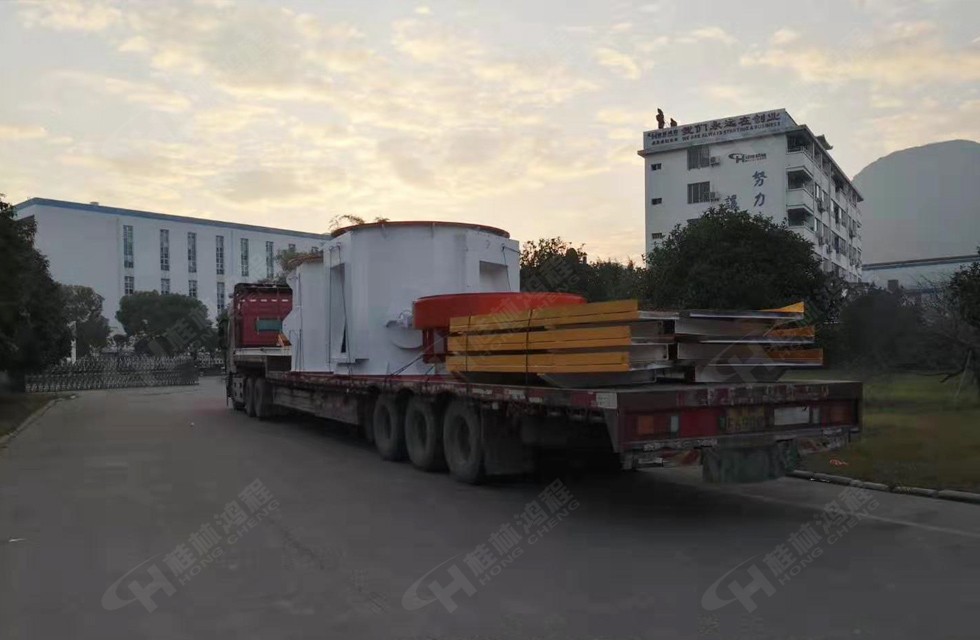 HLMX1700超細立磨車隊駛出桂林鴻程大門 踏上為客戶創(chuàng)造價值的征程 HLMX1700超細立磨車隊駛出桂林鴻程大門 踏上為客戶創(chuàng)造價值的征程