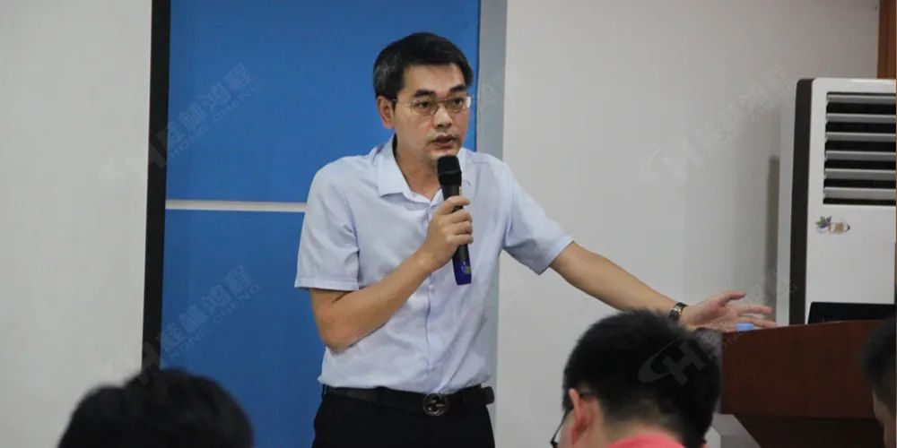大型磨粉機(jī)廠家桂林鴻程董事長容棟國總結(jié)發(fā)言 大型磨粉機(jī)廠家桂林鴻程董事長容棟國總結(jié)發(fā)言